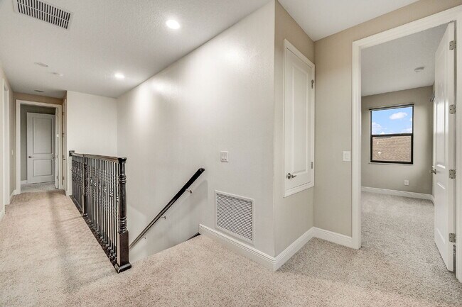 Building Photo - 4BR, 2.5BA home with resort style outdoor living!