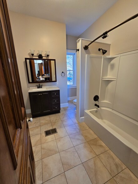 Bathroom - 281 Pembroke St