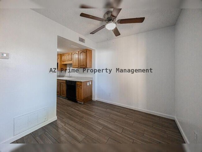 Building Photo - 8445 N 34th Ave