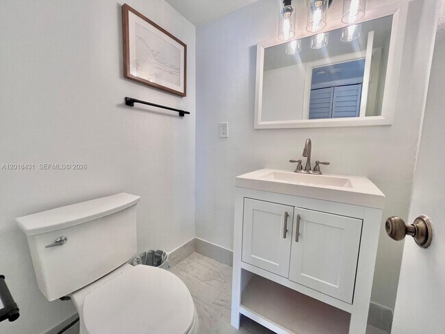Building Photo - 5838 Collins Ave
