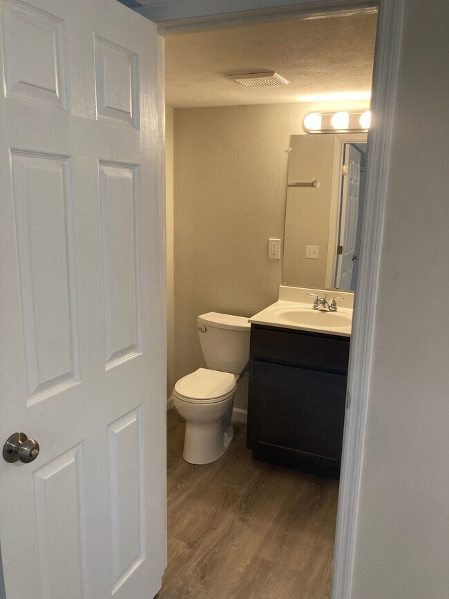 Building Photo - 707 Plankway Dr