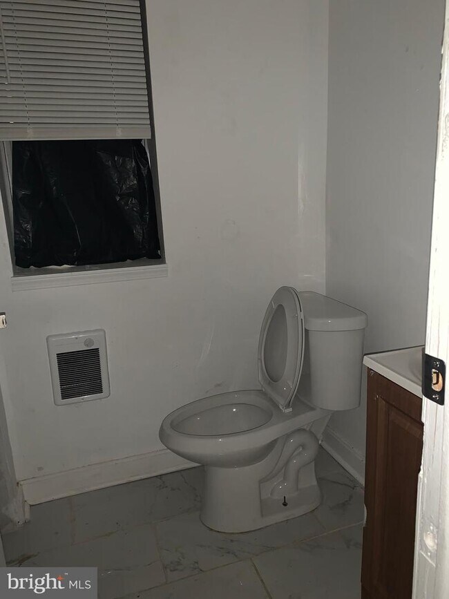 Building Photo - 2923 Kensington Ave