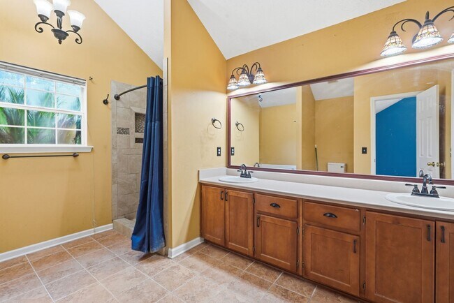 Building Photo - 121 Mill Ct