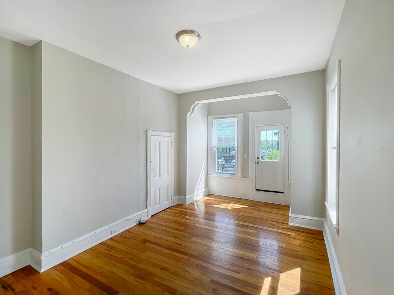 Building Photo - 637 N 32nd St