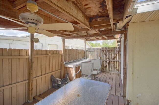 Building Photo - 743 Hummingbird Ln