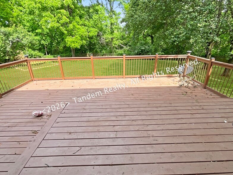 Building Photo - 309 Oakcrest Ct