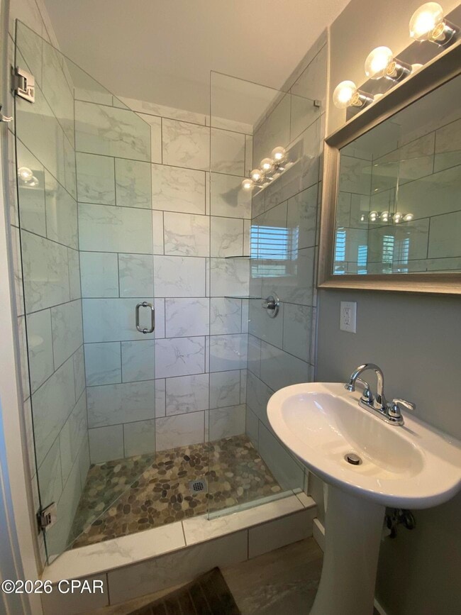 Building Photo - 1606 Clay Ave