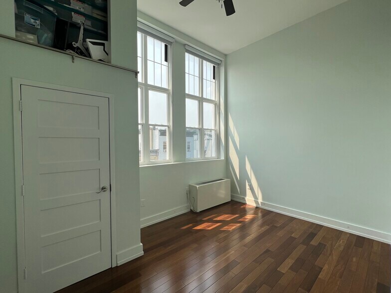 Building Photo - 450 7th St