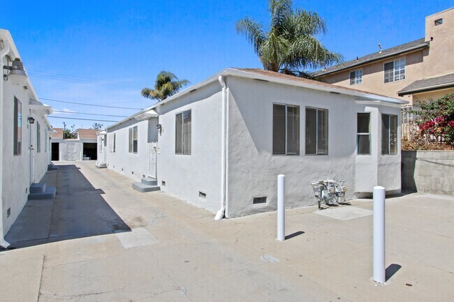 Unit #6607 1/2 - 6607 1/2 Brynhurst Ave