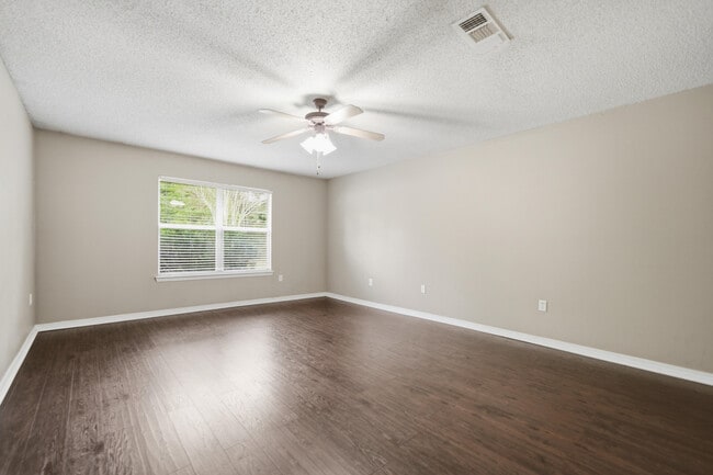 Building Photo - 2490 Pepper Dr