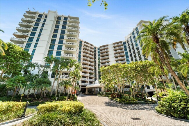 Building Photo - 1121 Crandon Blvd
