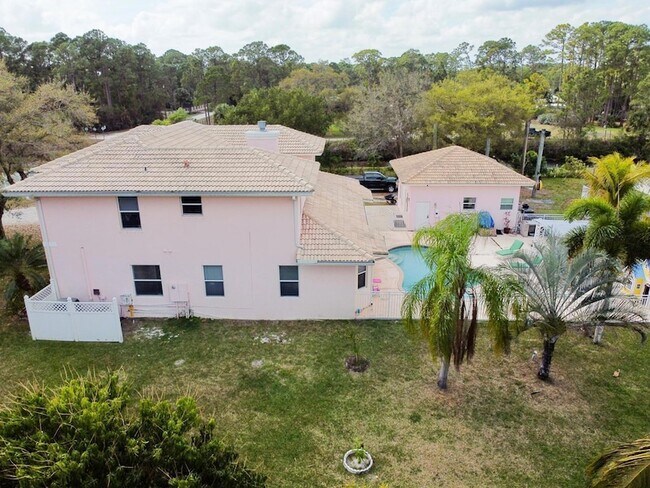 Building Photo - 16975 83rd Pl N
