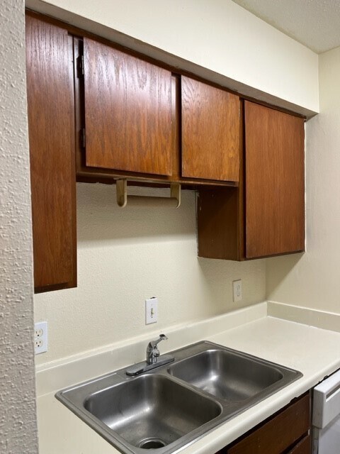 Building Photo - 12500 Sandpiper Dr