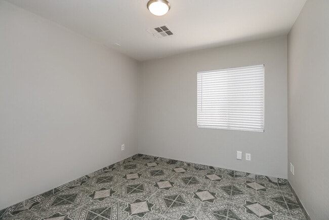 Building Photo - 1620 S 228th Ln