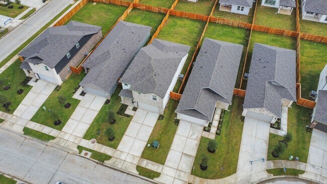 Building Photo - 16513 Breezy Knl Ct