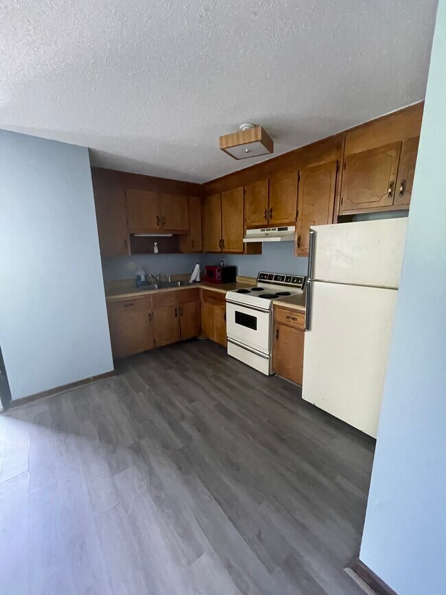 Building Photo - 113 Meadowgreen