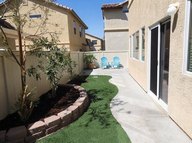 Building Photo - 989 Grand Cerritos Ave