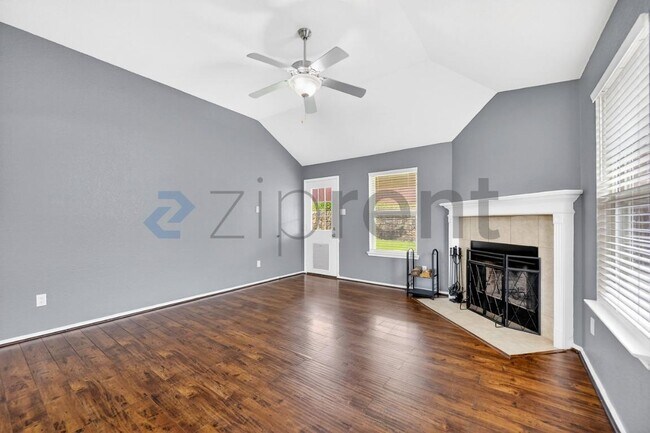 Building Photo - 916 Reveille Rd