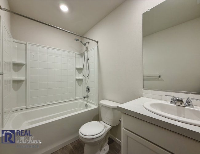 Building Photo - Modern 3BR/2.5BA Townhome in Cornelius – Bonus Loft, 2-Car Garage & Move-In Ready!