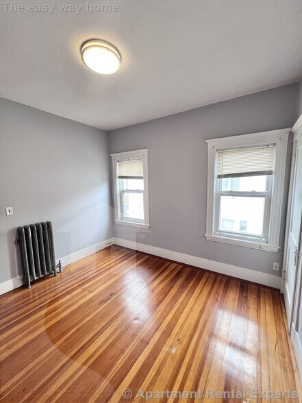 Building Photo - 96 Capen St