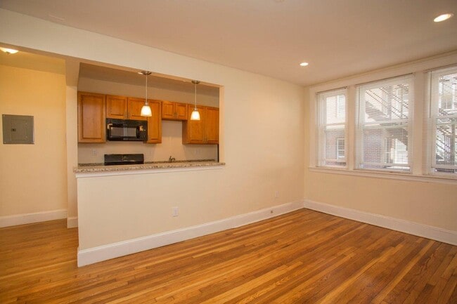 Building Photo - 129 Highland Ave