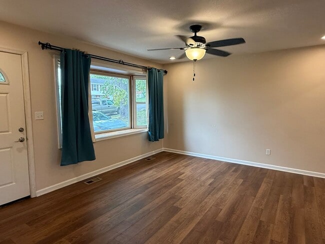 Building Photo - 3 Bedrooms, 1.5 Baths, Ranch in North Roan...