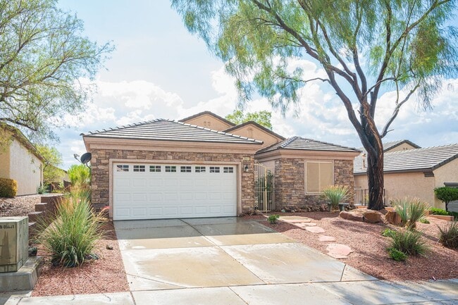 Building Photo - Beautiful single story home (55+). 3 Bed 2...