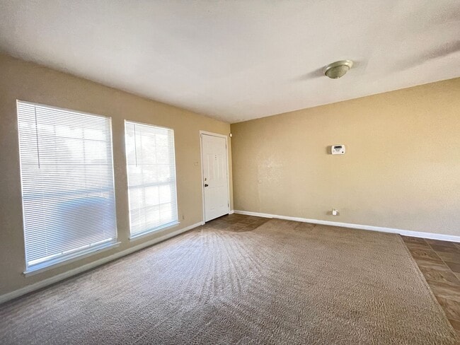 Building Photo - 807 W Dean Ave