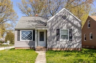 Building Photo - 475 E 250th St