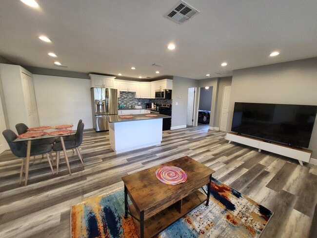 Building Photo - Lime Way