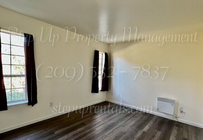 Building Photo - 72 E Lytton St