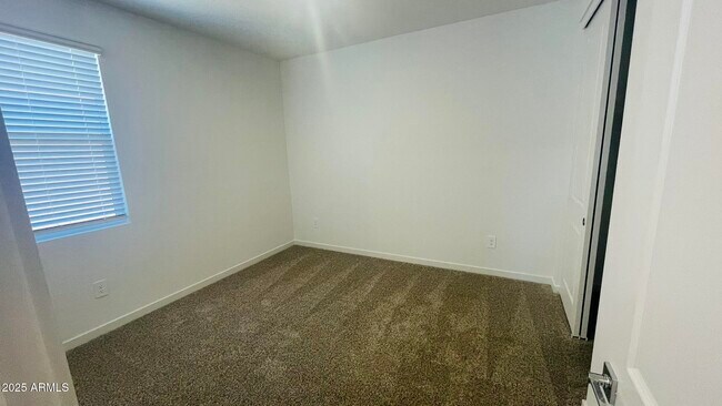 Building Photo - 37406 W San Clemente St