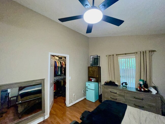 Building Photo - Modern 4-Bed, 2-Bath Solar-Powered Home Near UCF