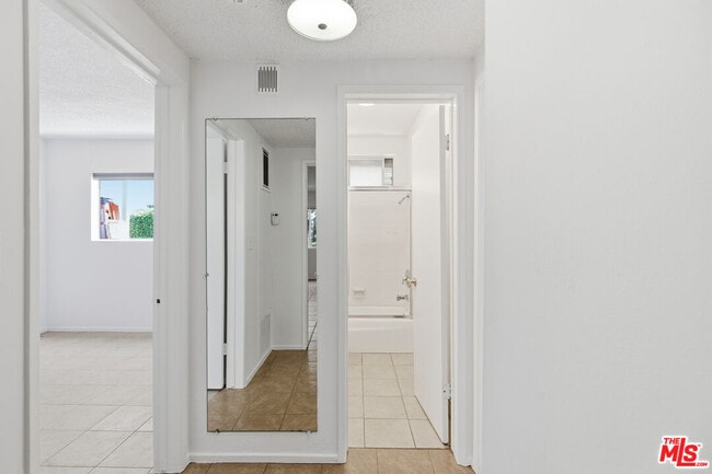 Building Photo - 1434 25th St