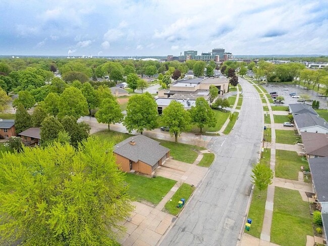Building Photo - 1701 Saint Agnes Dr