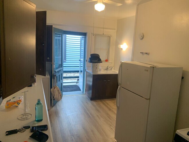 Building Photo - ***NO PET DOGS*** 2 Bedroom - All Utilities Included