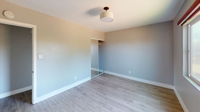 Building Photo - Great Location | Open-Concept