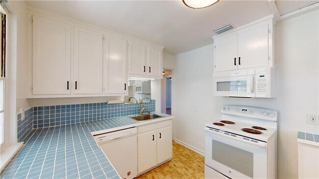 Building Photo - 15 Princess Anne Rd