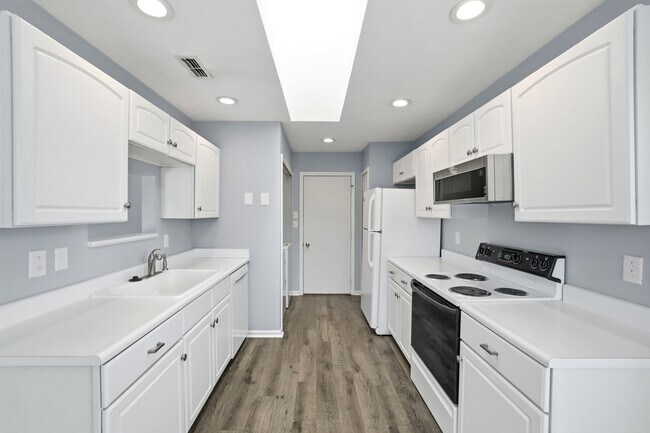 Building Photo - 9083 Marquis Dr