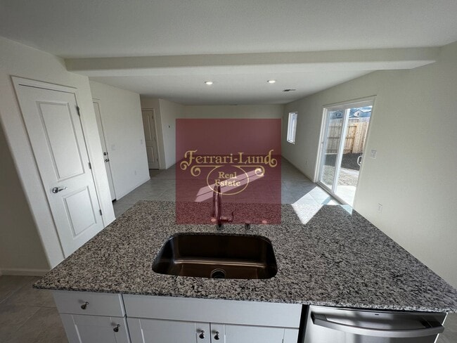 Building Photo - HOME in Lemmon Valley Community - Kay DeAlba!!