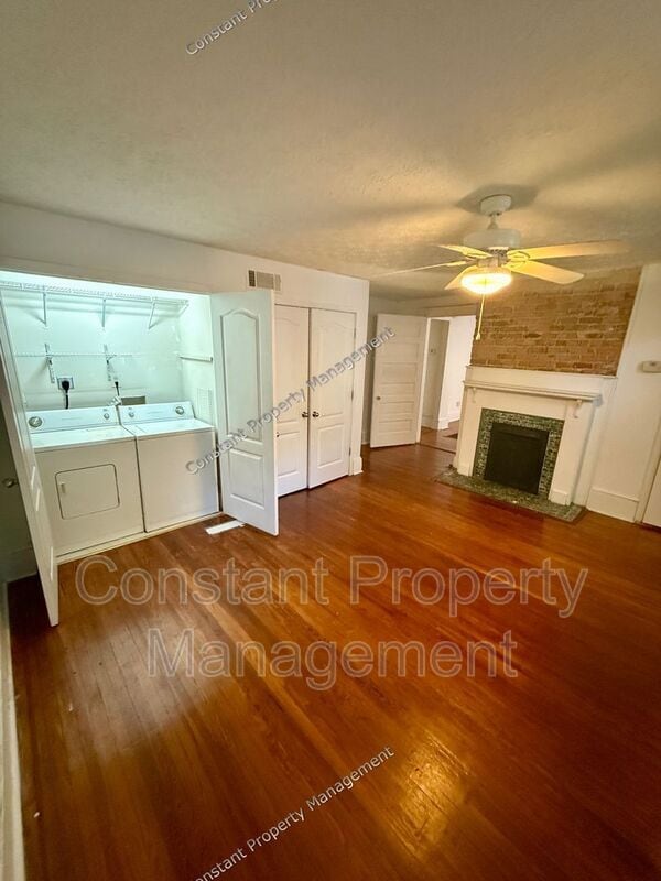 Building Photo - 1166 Bond St