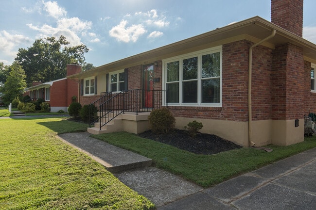 Building Photo - 4311 Kinloch Rd