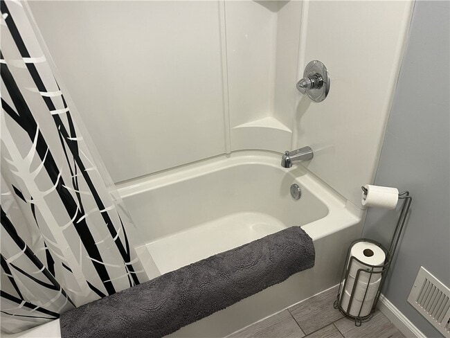 Building Photo - 898 Ridge Rd