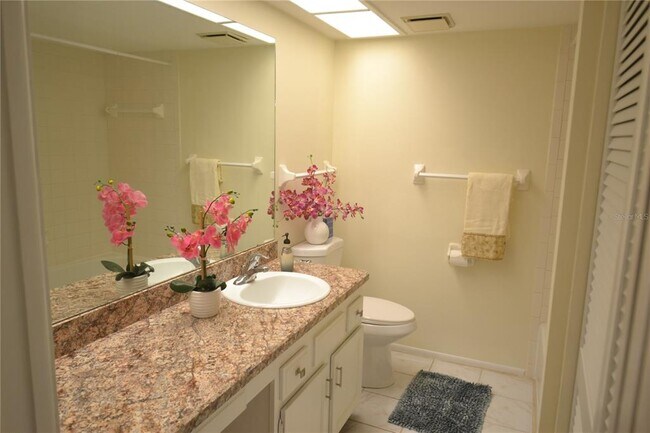 Building Photo - 226 Woodlake Wynde