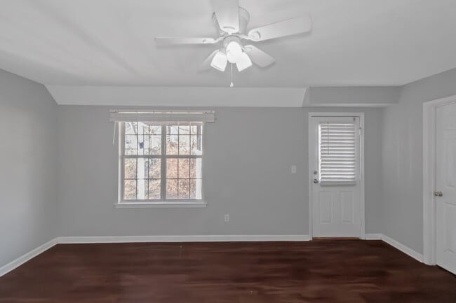 Building Photo - Spacious Home in Prime Location