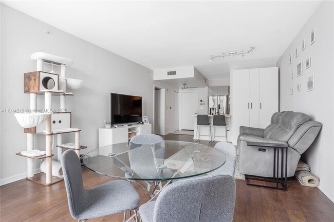 Primary Photo - 335 S Biscayne Blvd