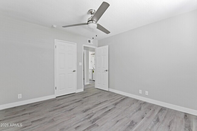 Building Photo - 35 W Medlock Dr