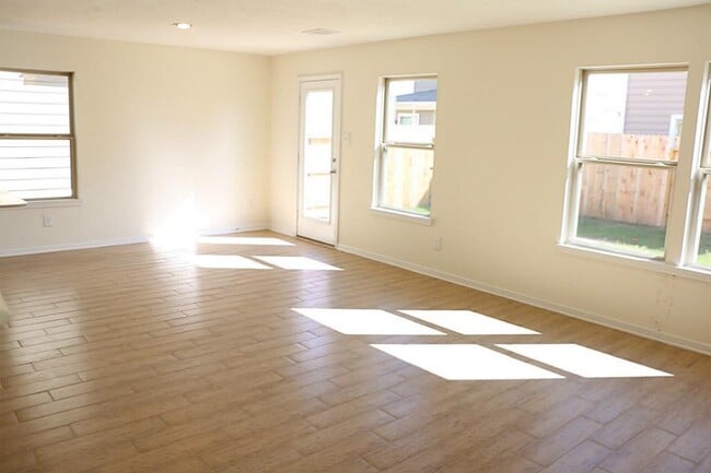 Building Photo - 19439 Archer Glen Dr