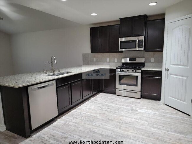 Building Photo - Charming 4 beds 2.5 baths in San Antonio