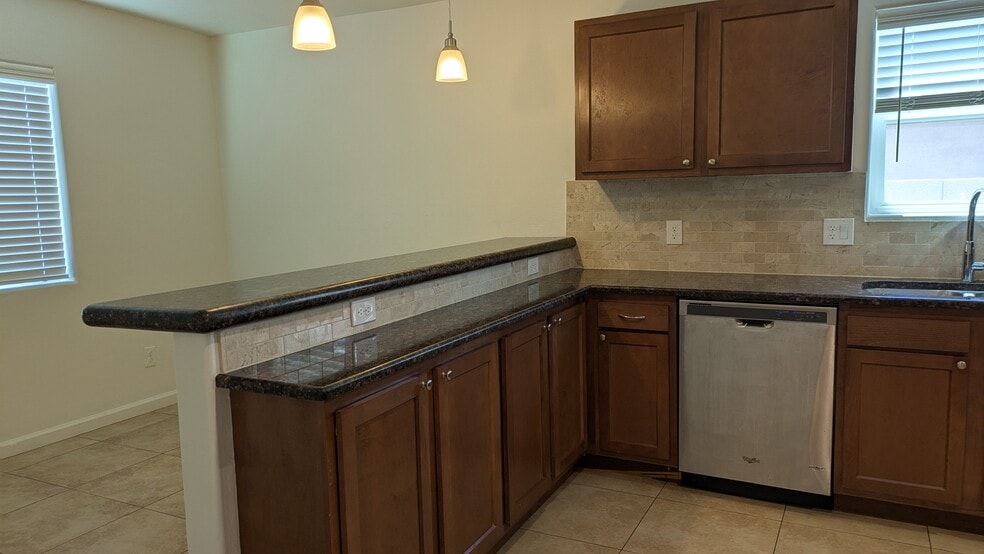 Building Photo - 427 East Waverly Street